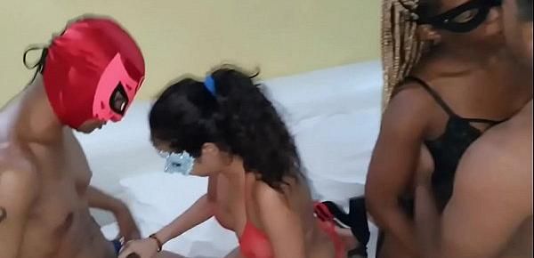  As Novinhas Natasha Medeiros e Nikke Casada fazendo swing com seus amigos - Trailler - Video Completo no Xvideos RED